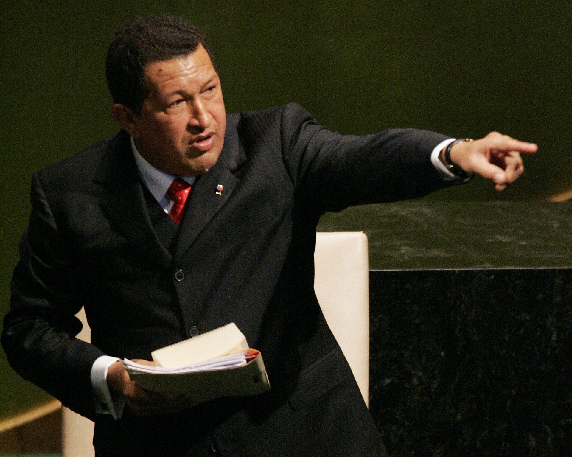 Ngày 20 tháng Chín năm 2006, tại Đại hội đồng Liên Hiệp Quốc, tổng thống Venezuela Hugo Chavez đã bắt đầu bài phát biểu của mình với tuyên bố “một con quỷ đã đến đây”. Sau đó, chính trị gia giải thích rằng ông có ý nói đến tổng thống Mỹ George W. Bush, người trước đó không lâu vừa biện minh cho chính sách đối ngoại của Mỹ từ bục diễn đàn Liên Hiệp Quốc. - Sputnik Việt Nam, 1920, 22.09.2025