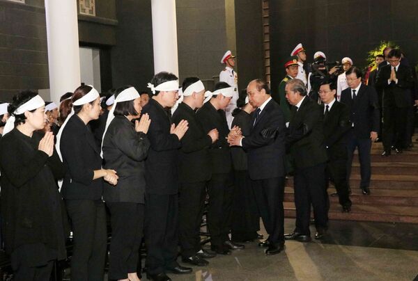 Đoàn đại biểu Chính phủ nước CHXHCN Việt Nam do Thủ tướng Nguyễn Xuân Phúc làm trưởng đoàn viếng và chia buồn với gia quyến đồng chí Nguyễn Phúc Thanh.  - Sputnik Việt Nam