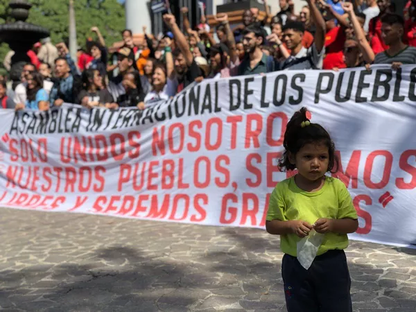 Người biểu tình trên đường phố Caracas Người biểu tình trên đường phố Caracas - Sputnik Việt Nam