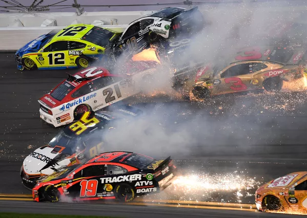 Một vụ tai nạn lớn liên quan đến 21 chiếc xe tại cuộc đua NASCAR ở Florida Một vụ tai nạn lớn liên quan đến 21 chiếc xe tại cuộc đua NASCAR ở Florida - Sputnik Việt Nam