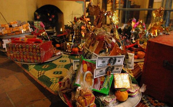 Sính lễ cúng tiền bạc, cầu tài cầu lộc - Sputnik Việt Nam