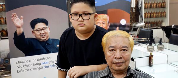 Cắt tóc kiểu Kim và Trump ở Hà Nội - Sputnik Việt Nam