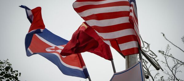 Cờ Mỹ, cờ Triều Tiên và cờ Việt Nam - Sputnik Việt Nam