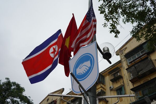 Cờ Mỹ, cờ Triều Tiên và cờ Việt Nam - Sputnik Việt Nam