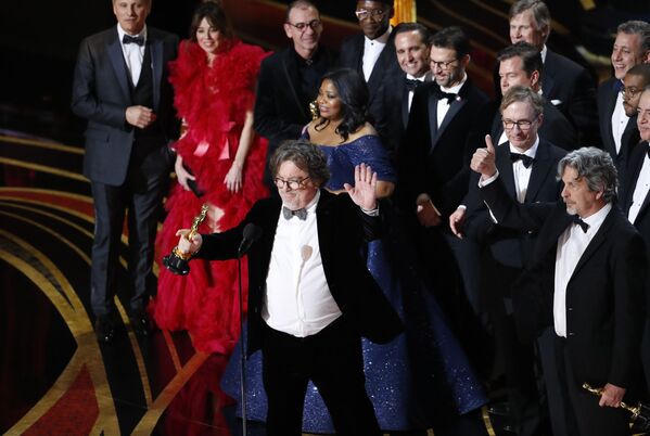 Đạo diễn Peter Farrelly với giải thưởng cho “Phim hay nhất” tại lễ trao giải Oscar-2019 - Sputnik Việt Nam