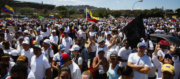 Cuộc biểu tình ở Caracas của những người ủng hộ tổng thống lâm thời tự xưng Venezuela – thủ lĩnh phe đối lập Juan Guaido - Sputnik Việt Nam