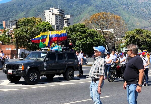 Những người tham gia cuộc biểu tình ở Caracas ủng hộ thủ lĩnh phe đối lập Juan Guaido, tự xưng là tổng thống lâm thời Venezuela - Sputnik Việt Nam