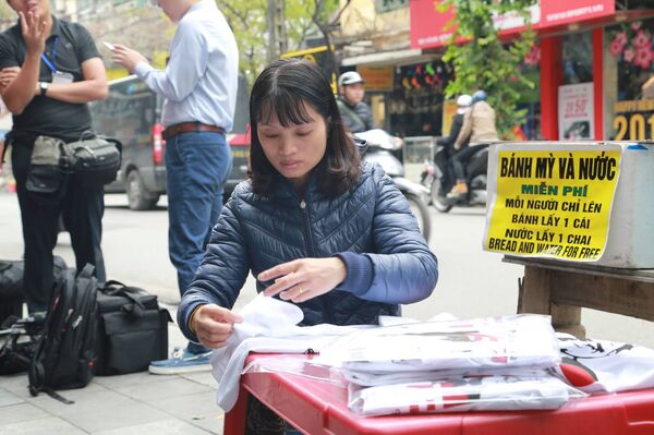 Hà Nội tưng bừng chào đón Hội nghị thượng đỉnh Mỹ-Triều: Bánh mỳ và nước uống miễn phí cho du khách - Sputnik Việt Nam