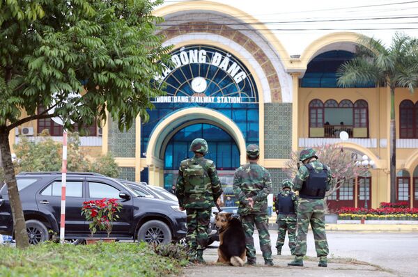 Chó nghiệp vụ, kiểm soát quân sự phong tỏa ga Đồng Đăng - Sputnik Việt Nam