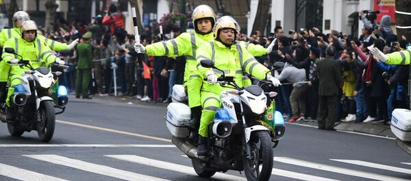 Cảnh sát Việt Nam hộ tống chuyên xe của nhà lãnh đạo Triều Tiên Kim Jong-un tại Hà Nội - Sputnik Việt Nam