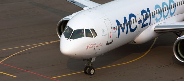 Самолет МС-21, совершивший посадку в аэропорту Жуковский после первого перелета из Иркутска - Sputnik Việt Nam