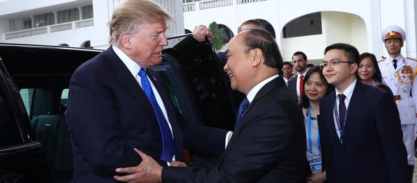 Sáng 27/2/2019, tại Trụ sở Chính phủ, Thủ tướng Nguyễn Xuân Phúc hội kiến Tổng thống Mỹ Donald Trump nhân dịp sang Việt Nam dự Hội nghị thượng đỉnh Mỹ - Triều Tiên lần thứ hai, được tổ chức trong 2 ngày 27-28/2/2019 tại Thủ đô Hà Nội. - Sputnik Việt Nam