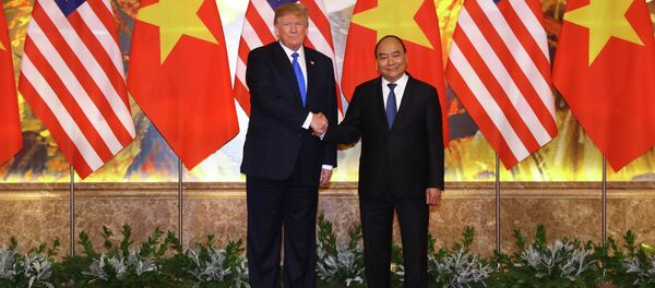 Sáng 27/2/2019, tại Trụ sở Chính phủ, Thủ tướng Nguyễn Xuân Phúc hội kiến Tổng thống Mỹ Donald Trump nhân dịp sang Việt Nam dự Hội nghị thượng đỉnh Mỹ - Triều Tiên lần thứ hai, được tổ chức trong 2 ngày 27-28/2/2019 tại Thủ đô Hà Nội. - Sputnik Việt Nam