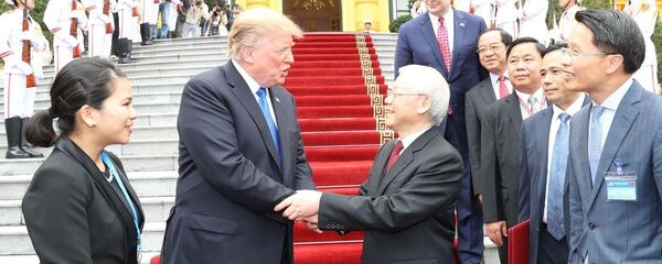 Tổng Bí thư, Chủ tịch nước Nguyễn Phú Trọng tiễn Tổng thống Mỹ Donald Trump. Tổng Bí thư, Chủ tịch nước Nguyễn Phú Trọng tiễn Tổng thống Mỹ Donald Trump. - Sputnik Việt Nam