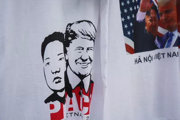 Aó phông in hình Trump-Kim Aó phông in hình Trump-Kim - Sputnik Việt Nam