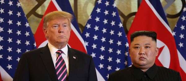 Tổng thống Mỹ Donald Trump và Chủ tịch Triều Tiên Kim Jong Un gặp nhau tại Hà Nội - Sputnik Việt Nam