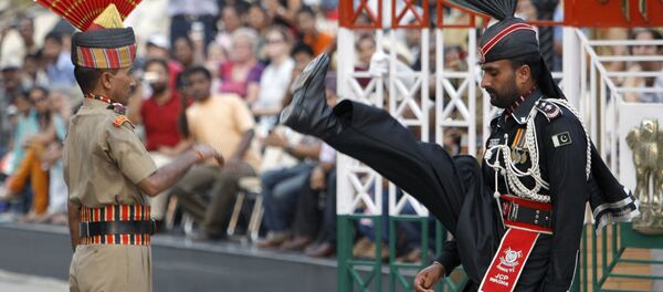 Các người lính Ấn Độ và Pakistan Các người lính Ấn Độ và Pakistan - Sputnik Việt Nam