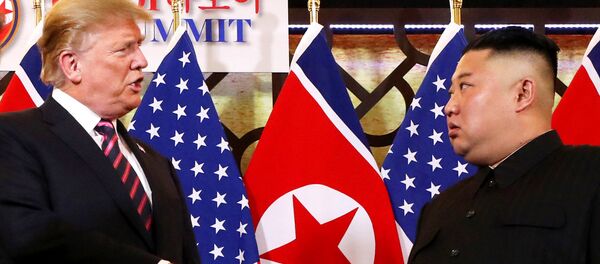 Tổng thống Mỹ Donald Trump và Chủ tịch Triều Tiên Kim Jong Un tại Hội nghị thượng đỉnh Mỹ - Triều Tiên ở Hà Nội - Sputnik Việt Nam