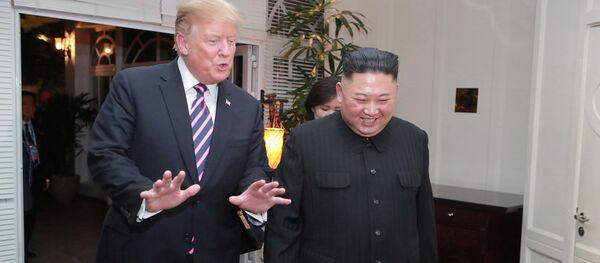 Tổng thống Hoa Kỳ Donald Trump và nhà lãnh đạo Triều Tiên Kim Jong-un tại Hội nghị thượng đỉnh Mỹ- Triều Tiên lần thứ hai tại Hà Nội, Việt Nam - Sputnik Việt Nam