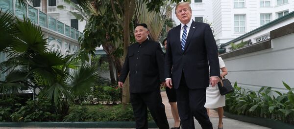 Tổng thống Hoa Kỳ Donald Trump và nhà lãnh đạo Triều Tiên Kim Jong-un tại Hội nghị thượng đỉnh Mỹ- Triều Tiên lần thứ hai tại Hà Nội, Việt Nam - Sputnik Việt Nam