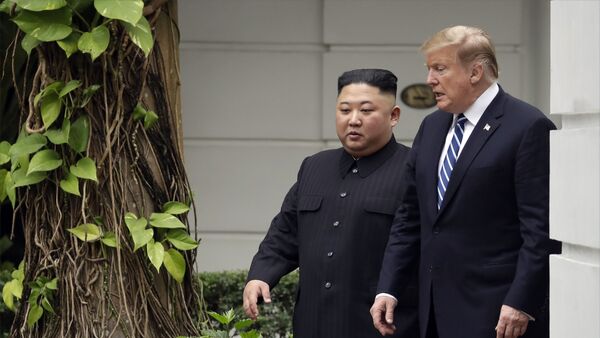 Tổng thống Hoa Kỳ Donald Trump và nhà lãnh đạo Triều Tiên Kim Jong-un tại Hội nghị thượng đỉnh Mỹ- Triều Tiên lần thứ hai tại Hà Nội, Việt Nam - Sputnik Việt Nam