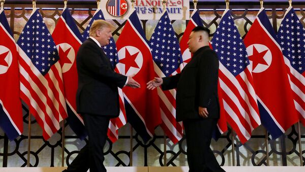 Tổng thống Hoa Kỳ Donald Trump và nhà lãnh đạo Triều Tiên Kim Jong-un tại Hội nghị thượng đỉnh Mỹ- Triều Tiên lần thứ hai tại Hà Nội, Việt Nam - Sputnik Việt Nam