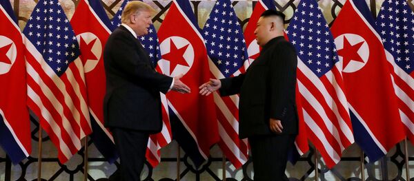Tổng thống Hoa Kỳ Donald Trump và nhà lãnh đạo Triều Tiên Kim Jong-un tại Hội nghị thượng đỉnh Mỹ- Triều Tiên lần thứ hai tại Hà Nội, Việt Nam - Sputnik Việt Nam