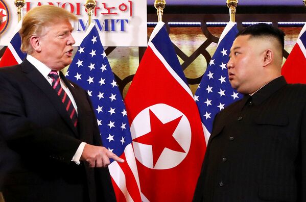 Tổng thống Hoa Kỳ Donald Trump và nhà lãnh đạo Triều Tiên Kim Jong-un tại Hội nghị thượng đỉnh Mỹ- Triều Tiên lần thứ hai tại Hà Nội, Việt Nam - Sputnik Việt Nam