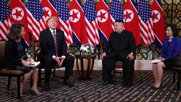 Tổng thống Hoa Kỳ Donald Trump và nhà lãnh đạo Triều Tiên Kim Jong-un tại Hội nghị thượng đỉnh Mỹ- Triều Tiên lần thứ hai tại Hà Nội, Việt Nam - Sputnik Việt Nam