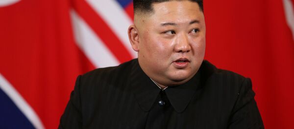 Nhà lãnh đạo CHDCND Triều Tiên Kim Jong-un trong cuộc gặp với Tổng thống Mỹ Donald Trump tại Hà Nội - Sputnik Việt Nam