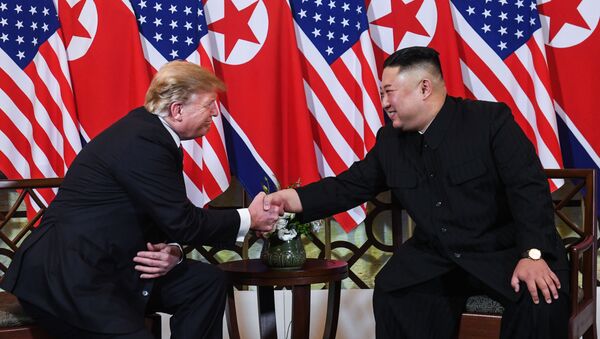 Tổng thống Hoa Kỳ Donald Trump và nhà lãnh đạo Triều Tiên Kim Jong-un tại Hội nghị thượng đỉnh Mỹ- Triều Tiên lần thứ hai tại Hà Nội, Việt Nam - Sputnik Việt Nam