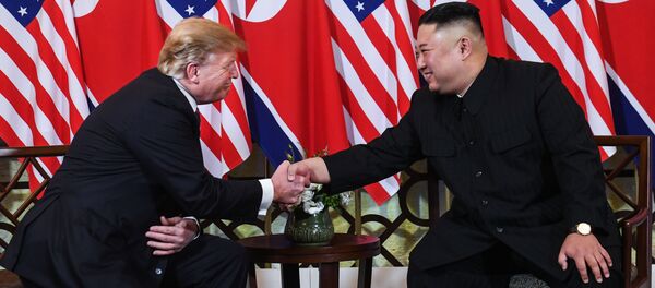 Tổng thống Hoa Kỳ Donald Trump và nhà lãnh đạo Triều Tiên Kim Jong-un tại Hội nghị thượng đỉnh Mỹ- Triều Tiên lần thứ hai tại Hà Nội, Việt Nam Tổng thống Hoa Kỳ Donald Trump và nhà lãnh đạo Triều Tiên Kim Jong-un tại Hội nghị thượng đỉnh Mỹ- Triều Tiên lần thứ hai tại Hà Nội, Việt Nam - Sputnik Việt Nam