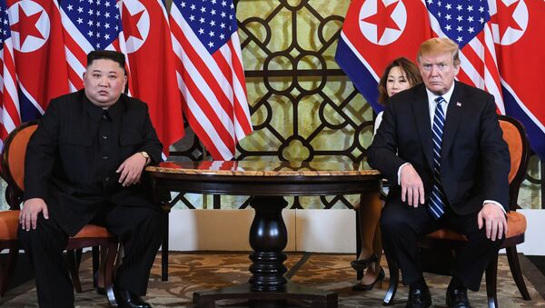 Tổng thống Hoa Kỳ Donald Trump và nhà lãnh đạo Triều Tiên Kim Jong-un tại Hội nghị thượng đỉnh Mỹ- Triều Tiên lần thứ hai tại Hà Nội, Việt Nam - Sputnik Việt Nam