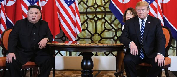 Tổng thống Hoa Kỳ Donald Trump và nhà lãnh đạo Triều Tiên Kim Jong-un tại Hội nghị thượng đỉnh Mỹ- Triều Tiên lần thứ hai tại Hà Nội, Việt Nam - Sputnik Việt Nam