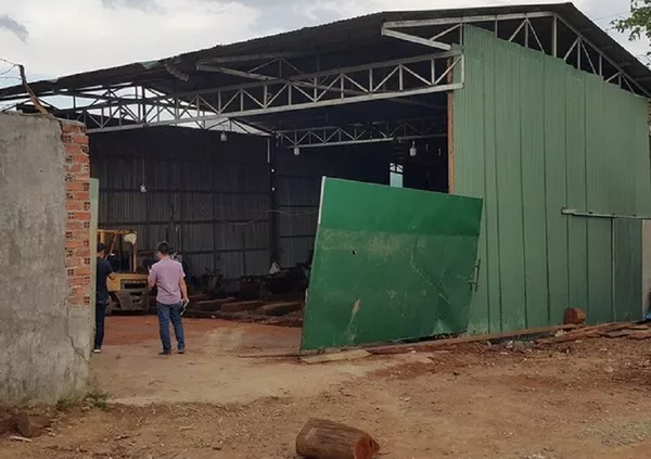 Vụ trùm gỗ lậu Phượng “râu“: 1 công an tử vong khi trông giữ tang vật