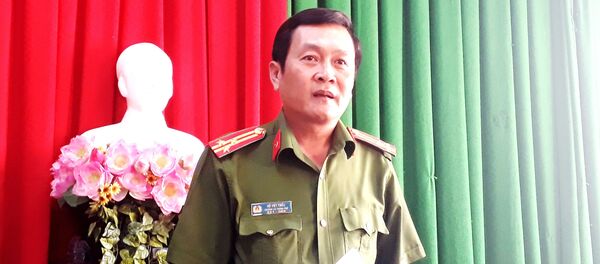 Thượng tá Hồ Việt Triều, Trưởng Công an TP.Cà Mau thông tin với báo chí. - Sputnik Việt Nam