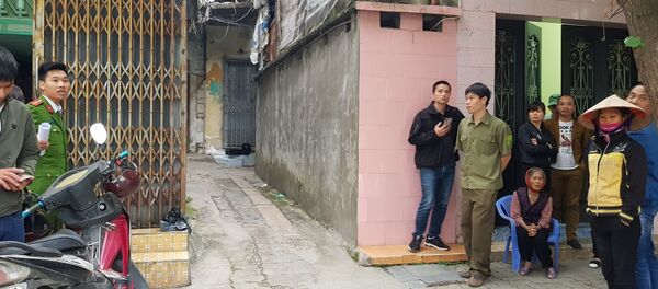 Con ngõ nhỏ nằm trên đường Hoàng Hoa Thám, TP Nam Đinh náo loạn bởi vụ án mạng kinh hoàng lúc rạng sáng. - Sputnik Việt Nam