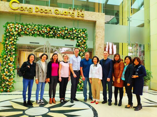 Đại diện của nhà máy Soya ANK và OCEANFHARM sau khi ký hợp đồng - Sputnik Việt Nam