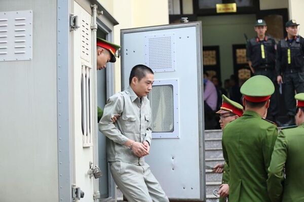 Cựu tướng Phan Văn Vĩnh vắng mặt tại phiên phúc thẩm vụ đánh bạc - Sputnik Việt Nam