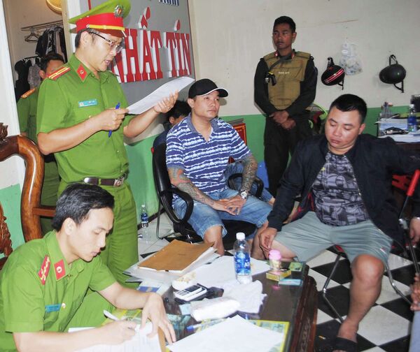 Công an triệt phá nhóm cho vay nặng lãi, chiếm đoạt hàng tỷ đồng Công an triệt phá nhóm cho vay nặng lãi, chiếm đoạt hàng tỷ đồng - Sputnik Việt Nam