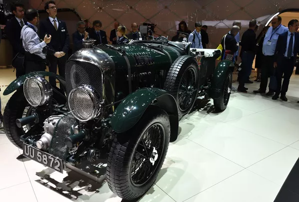 Xe đua Bentley Blower №9 tại Triển lãm ô tô quốc tế Geneva 2019 Xe đua Bentley Blower №9 tại Triển lãm ô tô quốc tế Geneva 2019 - Sputnik Việt Nam