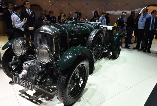 Xe đua Bentley Blower №9 tại Triển lãm ô tô quốc tế Geneva 2019 - Sputnik Việt Nam