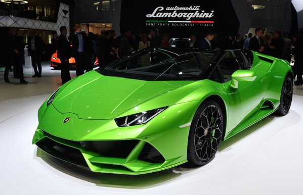 Siêu xe Lamborghini Huracan Evo Spyder tại Triển lãm ô tô quốc tế Geneva 2019 - Sputnik Việt Nam