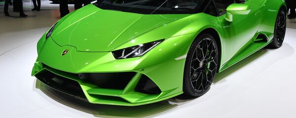 Siêu xe Lamborghini Huracan Evo Spyder tại Triển lãm ô tô quốc tế Geneva 2019 - Sputnik Việt Nam