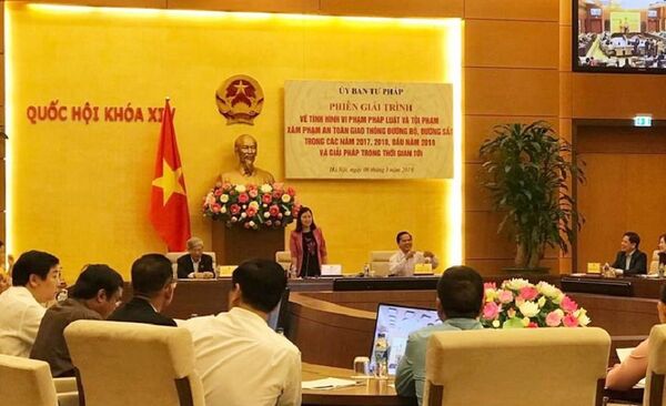 Chủ nhiệm UB Tư pháp Lê Thị Nga phát biểu khai mạc phiên giải trình Chủ nhiệm UB Tư pháp Lê Thị Nga phát biểu khai mạc phiên giải trình - Sputnik Việt Nam