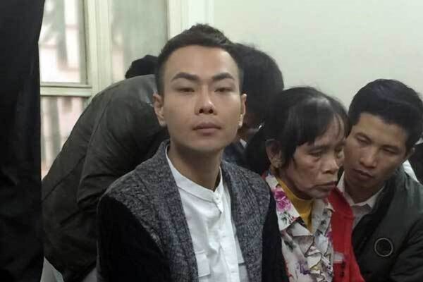 Đoàn Quý Nguyên (tức ca sĩ Nam Khang) đến tòa với tư cách người làm chứng - Sputnik Việt Nam