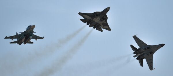 Các máy bay Su-34, T-50 và Su-35 C tại Triển lãm Hàng không và Vụ trụ MAKS- 2015 ở Zhukovsky - Sputnik Việt Nam