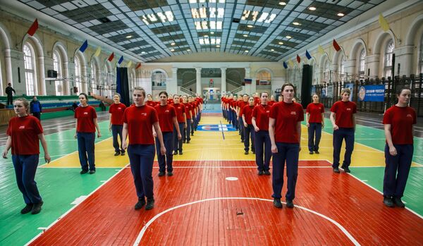 Nữ sinh trong lớp rèn luyện thể chất trong Học viện Không quân mang tên A.F. Mozhaisky ở St. Petersburg Nữ sinh trong lớp rèn luyện thể chất trong Học viện Không quân mang tên A.F. Mozhaisky ở St. Petersburg - Sputnik Việt Nam