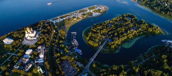 Quần thể nhà thờ Uspenskiy tại điểm giao hai con sông Volga và Kotorosl ở Yaroslavl, Nga - Sputnik Việt Nam