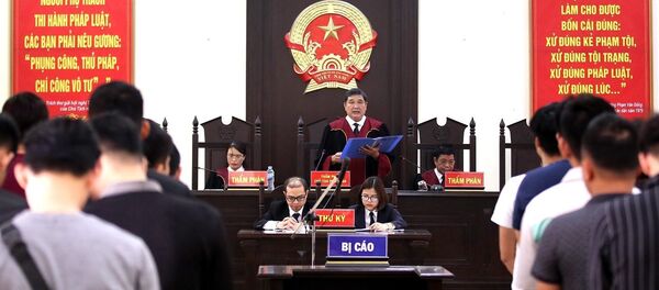 Thẩm phán, Chủ tọa phiên tòa Nguyễn Vinh Quang tuyên bản án phúc thẩm. - Sputnik Việt Nam